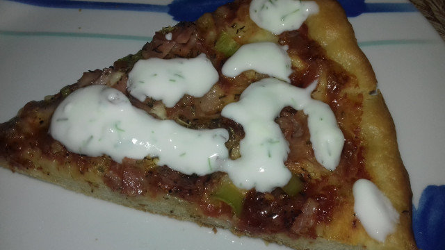 Пица с кашкавалено роле и кетчуп