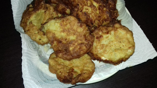 Картофени кюфтета с топено сирене