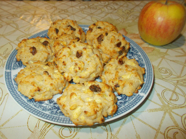 Ябълкови бисквити с извара и стафиди
