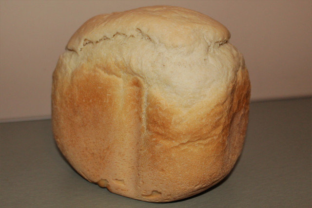 Бял хляб в хлебопекарна