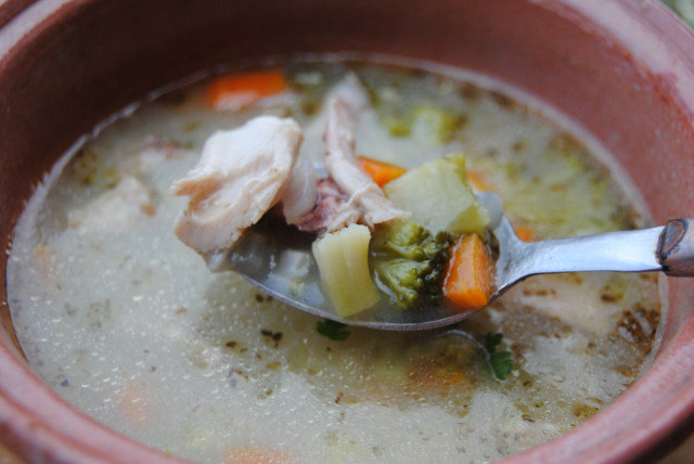 Пилешка супа с броколи