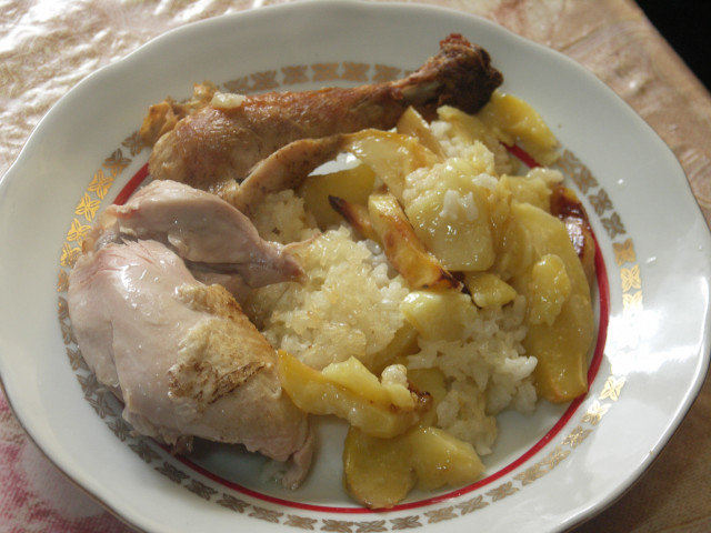 Домашно пилешко с ориз и картофи