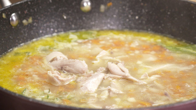 Ароматна пилешка супа с бутче