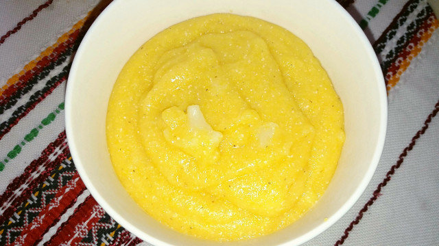 Качамак с кисело зеле, карфиол и сирене