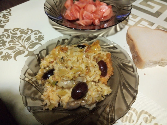 Постен ориз с праз, гъби и маслини