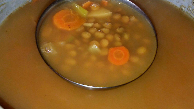 Супа от кафява леща и бяла ряпа на оризоварка