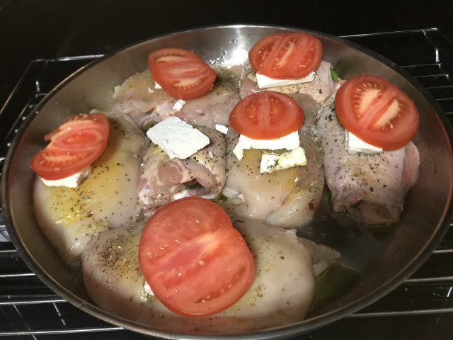 Пилешки гърди с моцарела, спанак и сушени домати