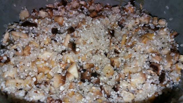 Пикантен ориз с кралски печурки и гарам масала