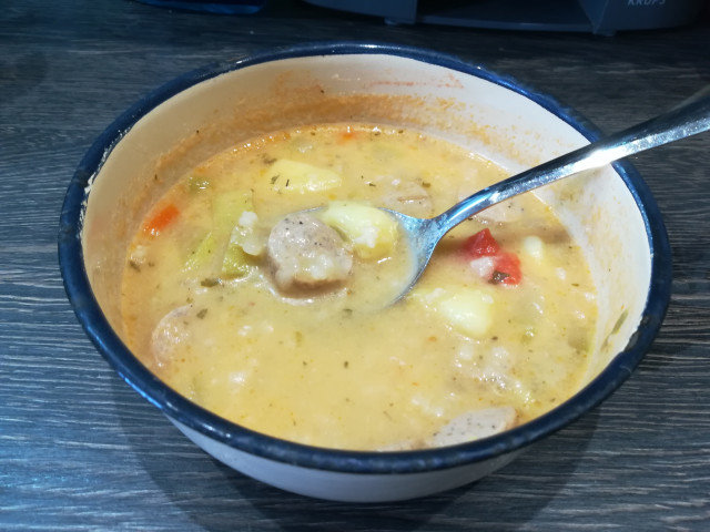Супа с кренвирши и зеленчуци
