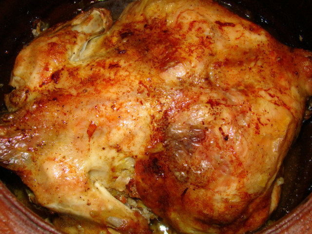 Вкусно пълнено пиле в гювеч