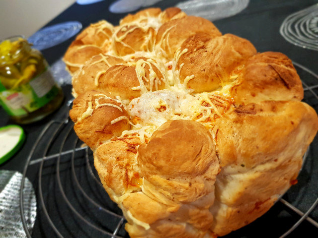 Кашкавален хляб (Golden cheese bread)