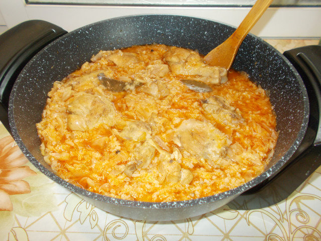Пилешко с кисело зеле и ориз в тиган