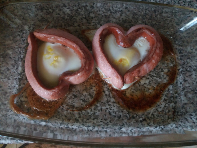 Сърца от кренвирши с яйца