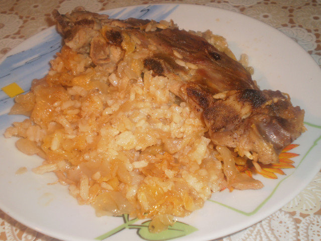 Печени свински ребра с кисело зеле и ориз на фурна