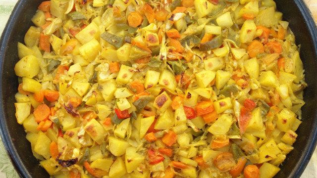 Зеленчуци на фурна с романеско броколи и зеле
