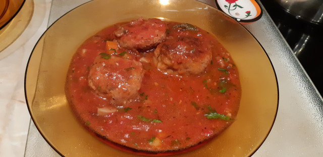Свински кюфтенца с доматен сос