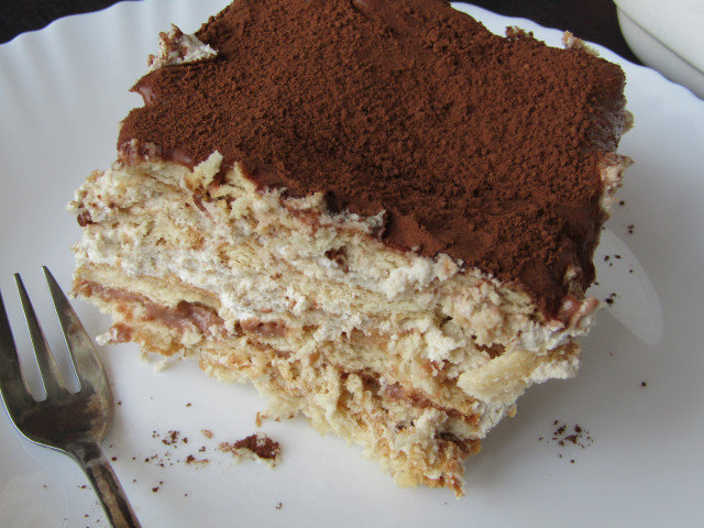 Бисквитена торта с маскарпоне и халва