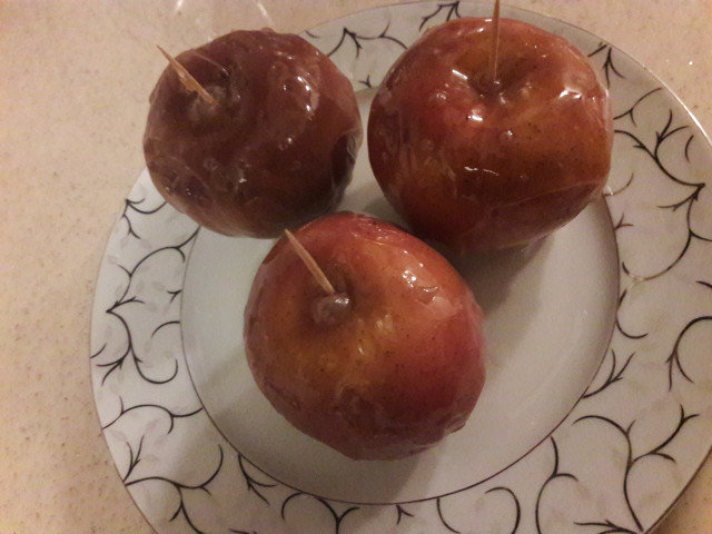 Карамелизирани ябълки