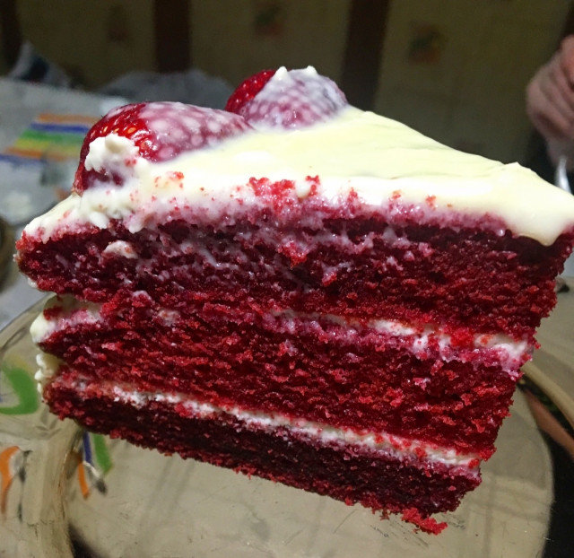 Торта Червено кадифе с бял шоколад