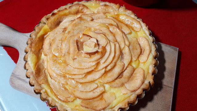 Френски тарт с ябълки и карамел