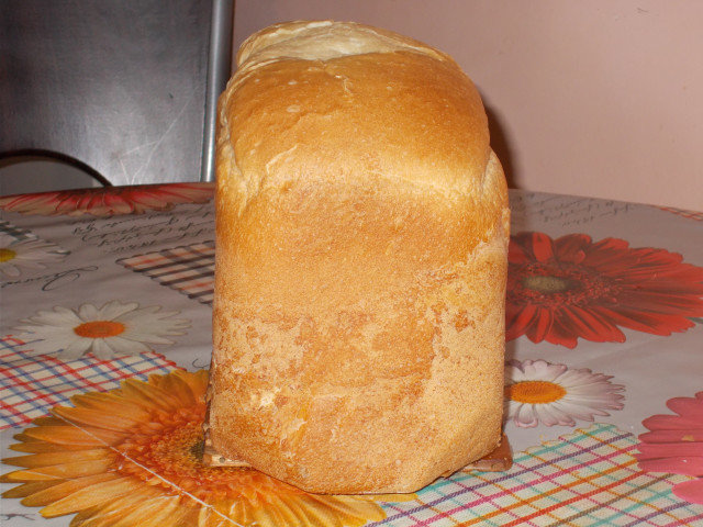 Избухнал бял хляб в хлебопекарна