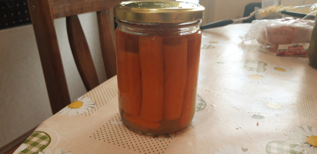Стерилизирани мариновани моркови