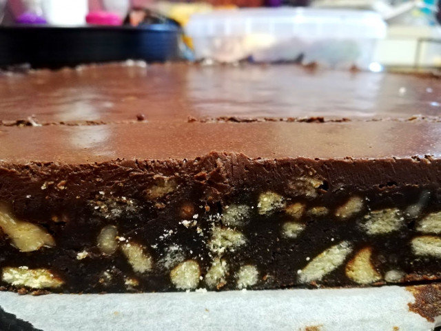 Шоколадова бисквитена торта Разкош