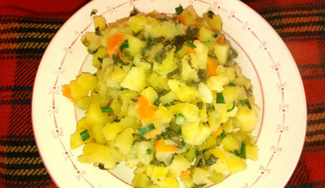 Пролетна картофена салата с лапад