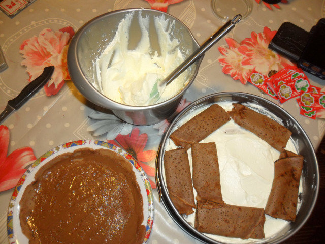 Торта с навити палачинки и шоколад