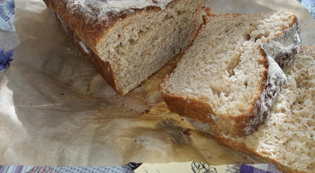 Пълнозърнест хляб с розмарин и салвия