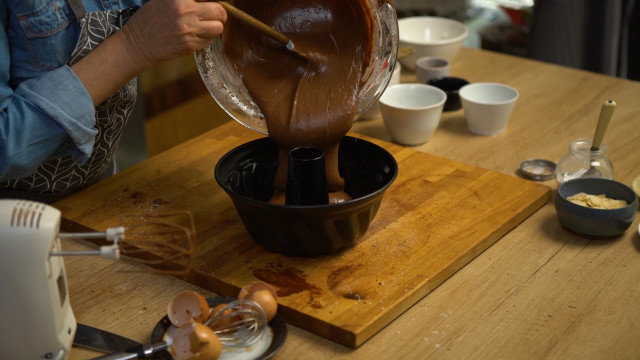 Какаов кекс с глазура от бял шоколад