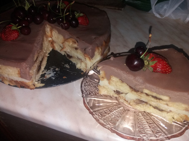 Торта с козунак, нишесте и плодове
