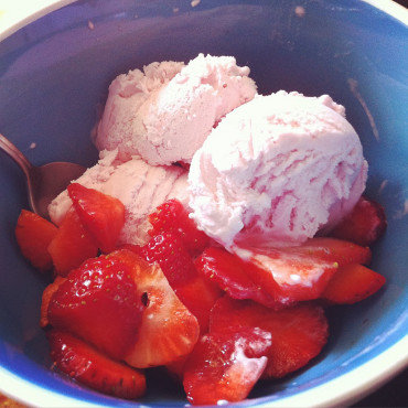 Сладолед с парченца ягоди