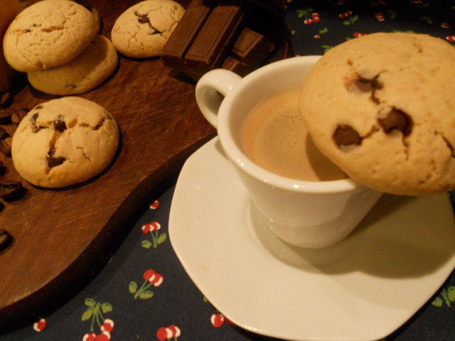 Бисквити с кафе и шоколадови капки