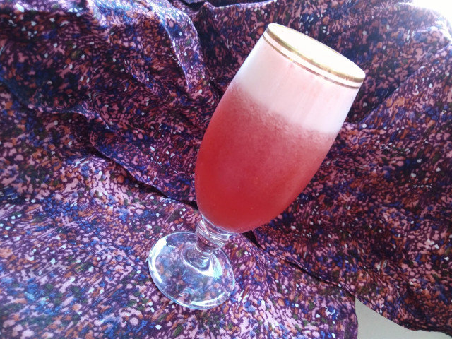 Освежаващ ягодов коктейл с бира