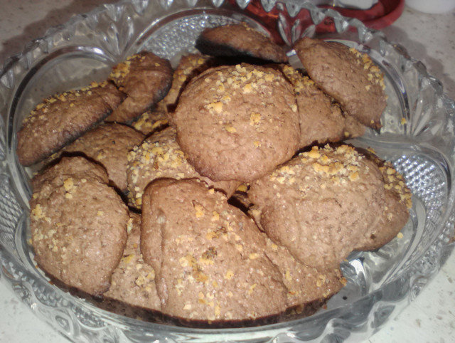 Какаови бисквитки с орехи