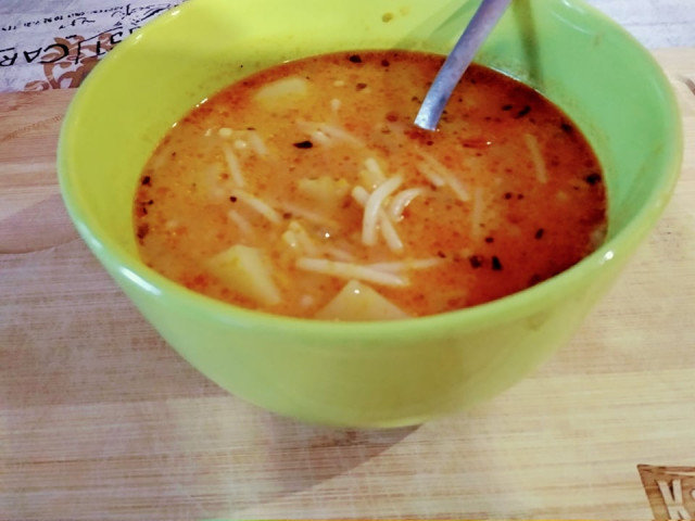 Вкусна картофена супа с домашен зеленчуков бульон