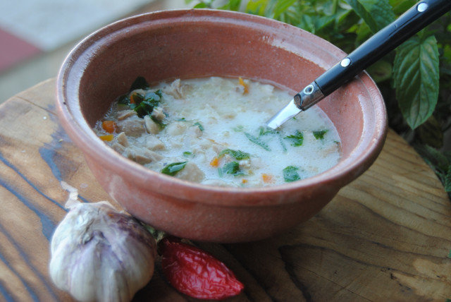 Пилешка млечна супа от Радомирско
