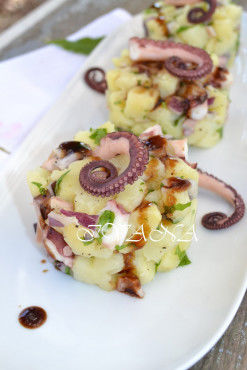 Картофена салата с октопод