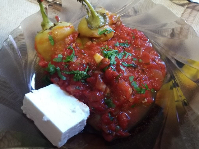 Домашни пържени чушки с доматен сос