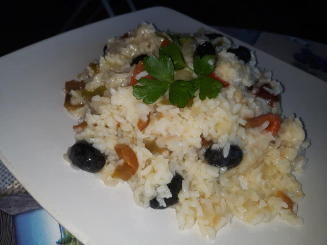 Ориз с маслини на тиган