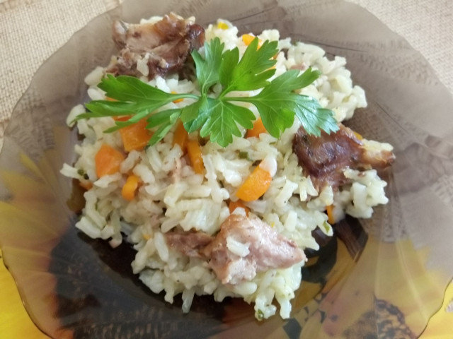 Ориз на фурна с месо от консерва