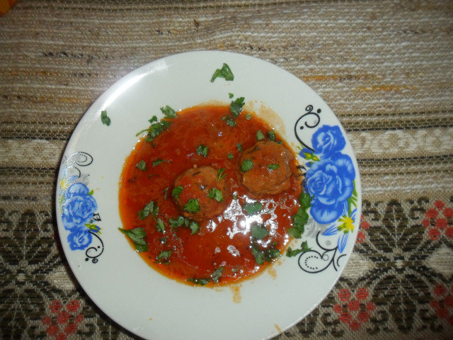 Лесни кюфтенца с доматен сос в плик