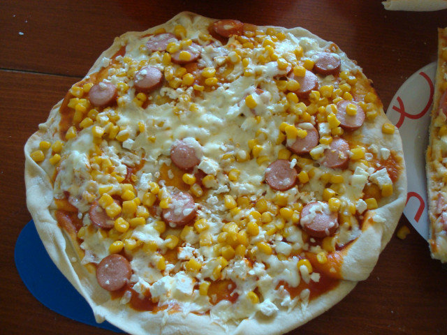 Домашна пица с тесто в хлебопекарна