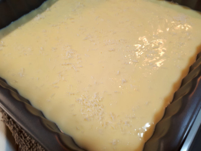 Бисквитена торта с кокос и домашен крем