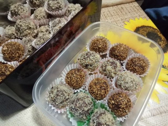 Бисквитени топчета с шоколад и лешници