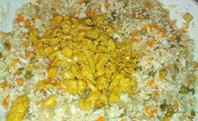 Ориз от карфиол със зеленчуци на тиган