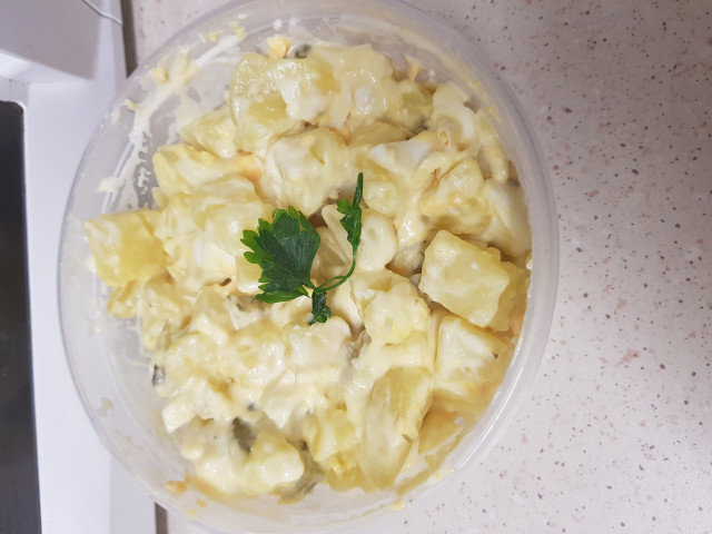 Картофена салата с кисели краставички и домашна майонеза
