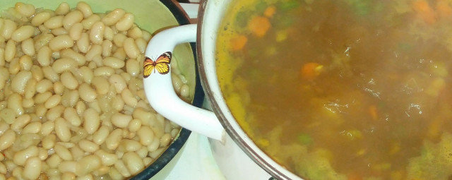 Зеленчукова крем супа с бял боб и крутони
