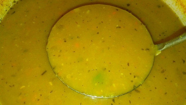 Зеленчукова крем супа с бял боб и крутони